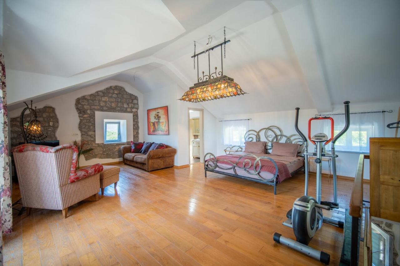 Villa Toscana With A Pool Tivat Exterior photo